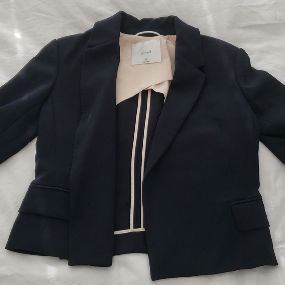 Aritzia Jackets & Blazers - WILFRED Cropped Blazer
